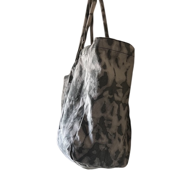 ALO yoga Grey Tie dye shopper‎ tote, NWOT - Picture 5 of 8